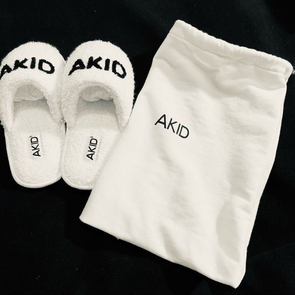 AKID  Kids Brand Vincent Terry Cloth Slippers size M/8C - Picture 5 of 5